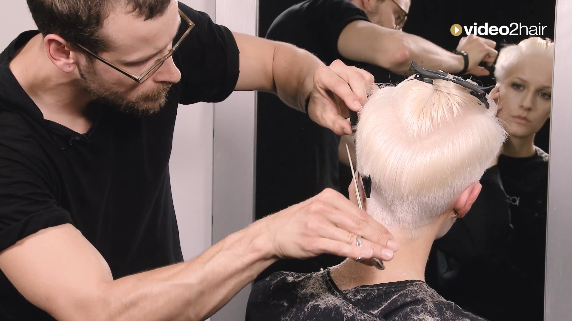 #04 - SCISSORS OVER COMB - ICONO jasmin