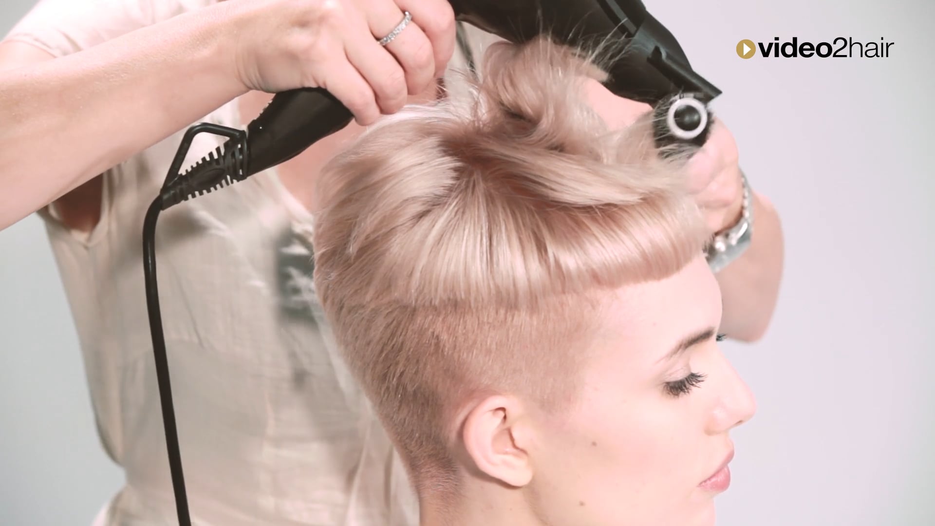 #09 - BLOW DRY - GRAPHIC lines