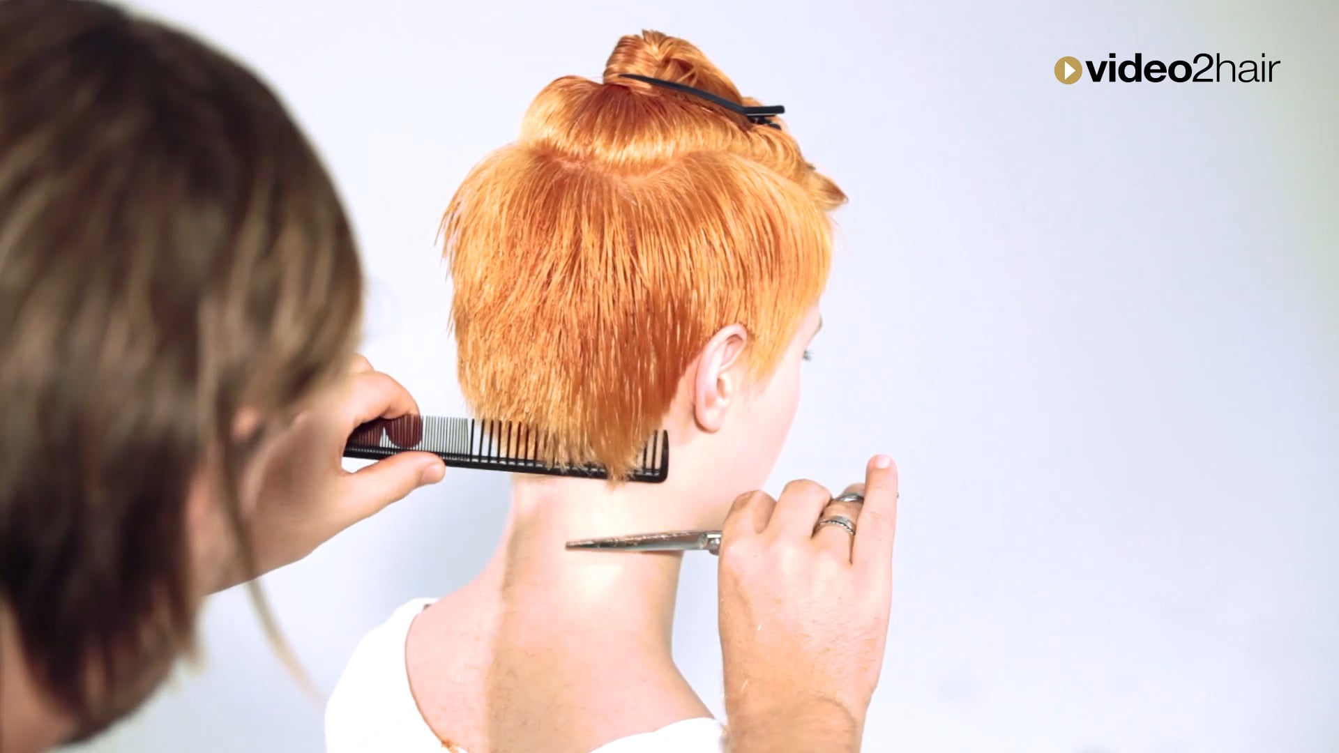 #05 - SCISSOR OVER COMP - SHORT movement