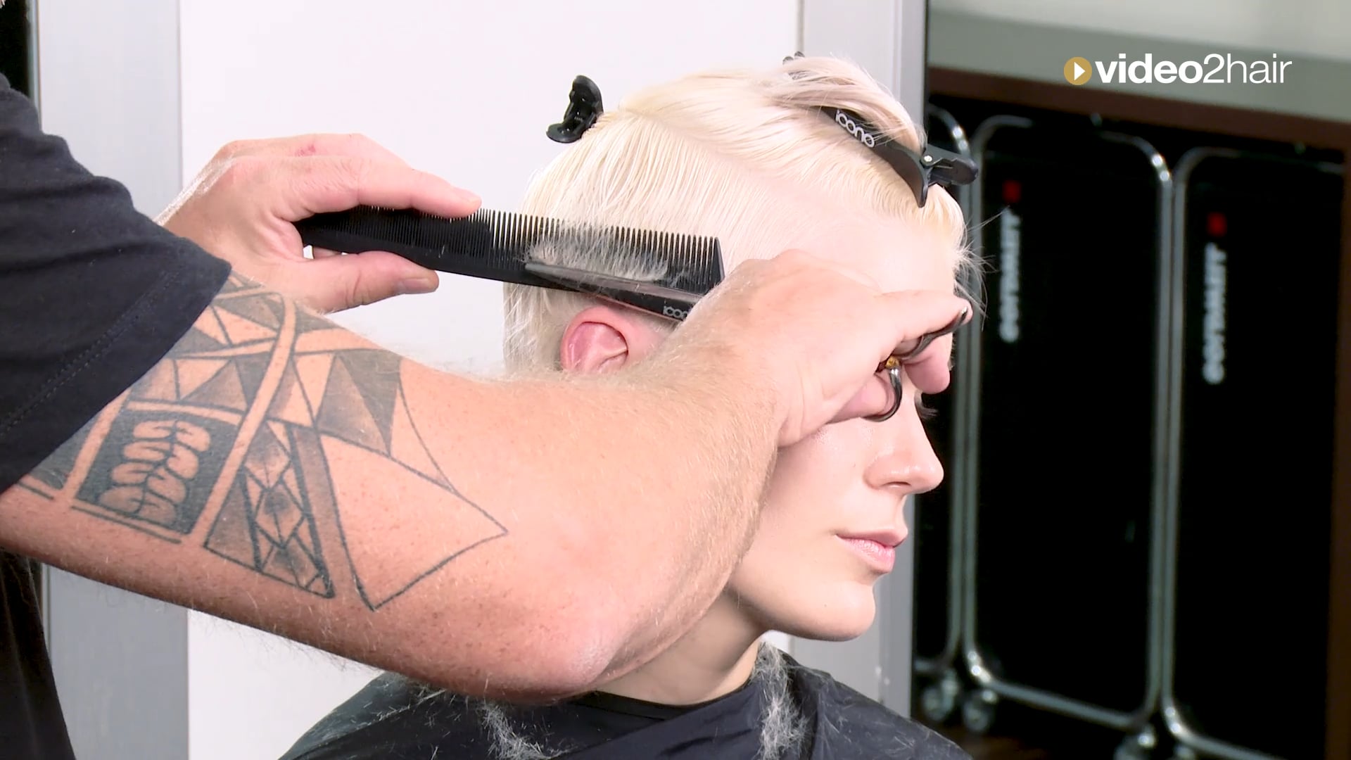 #04 - SCISSORS OVER COMB - ICONO anna maria