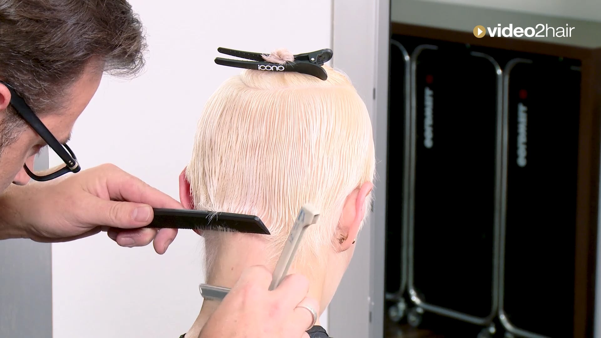 #03 - CUTTING OUT LINE - ICONO anna maria