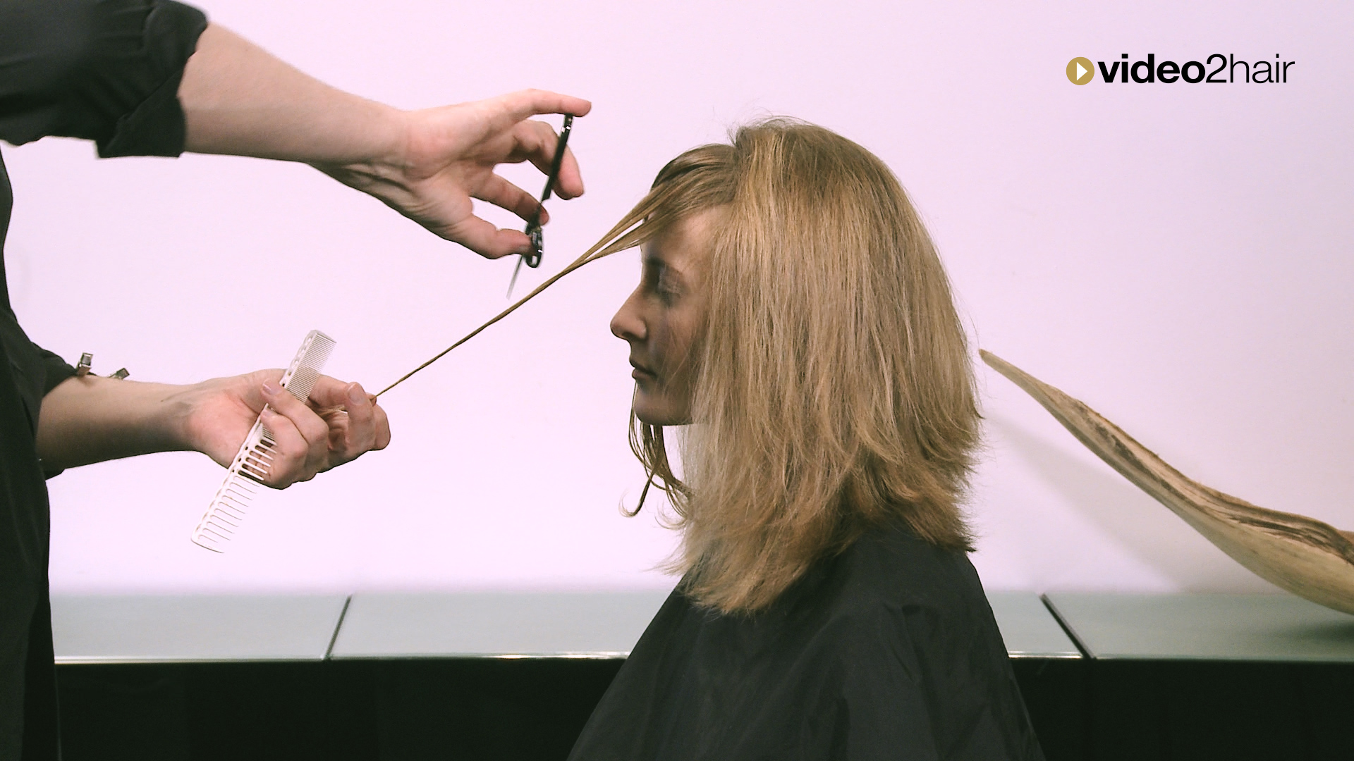 #09 - TWIST POINTING - WAVY bob