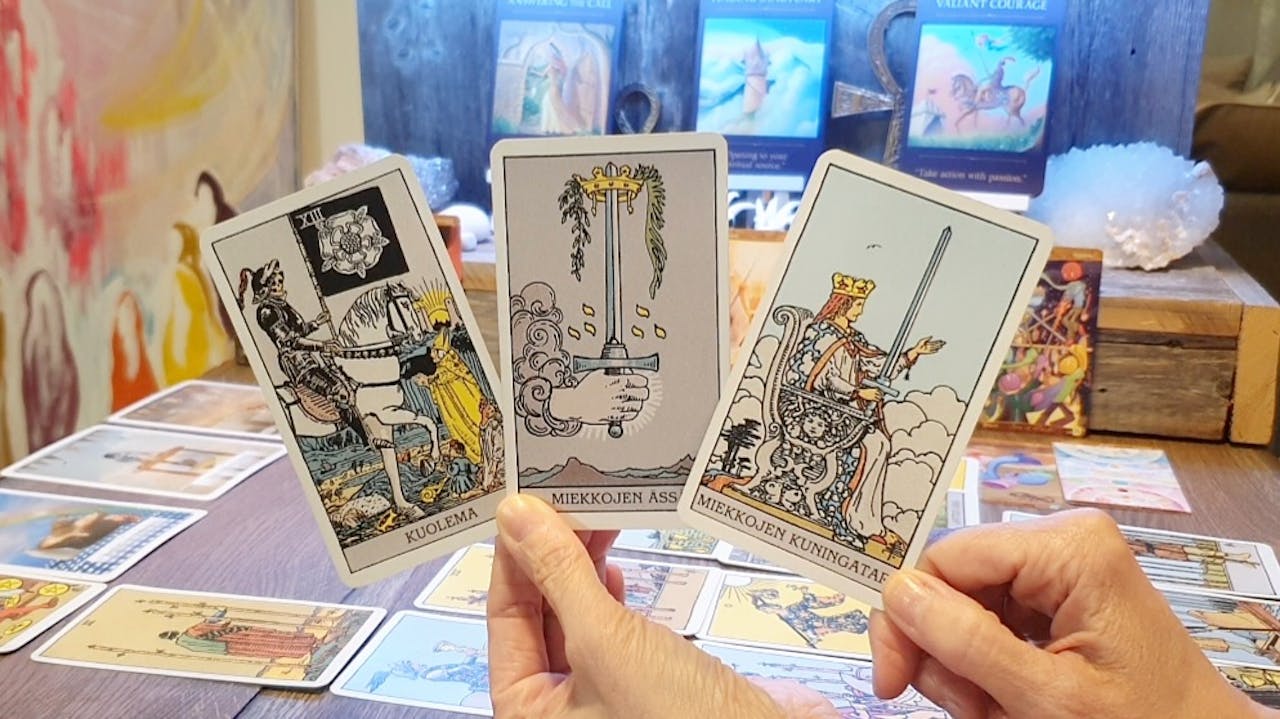 SINUA ON KONTROLLOITU. TÄYSKÄÄNNÖS ELÄMÄSSÄ.