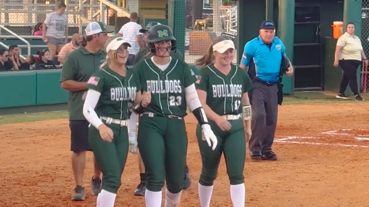 Melbourne rolls in District semis