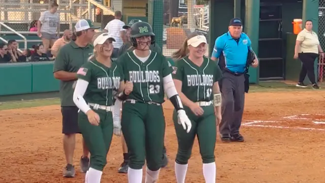 Melbourne rolls in District semis