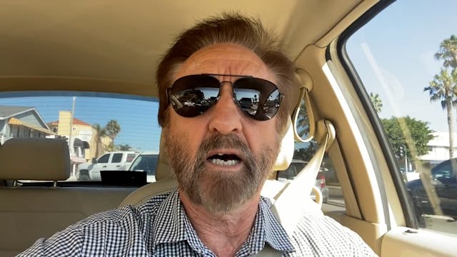 Ray Comfort Crashes His Car While Eva...