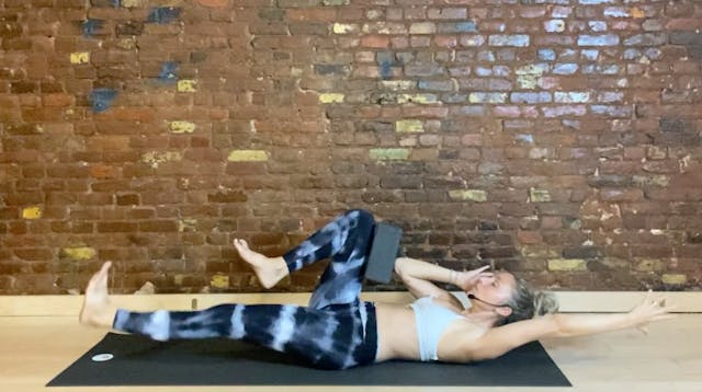 STRENGTH - CORE W/ A BLOCK 10 (ish) >...