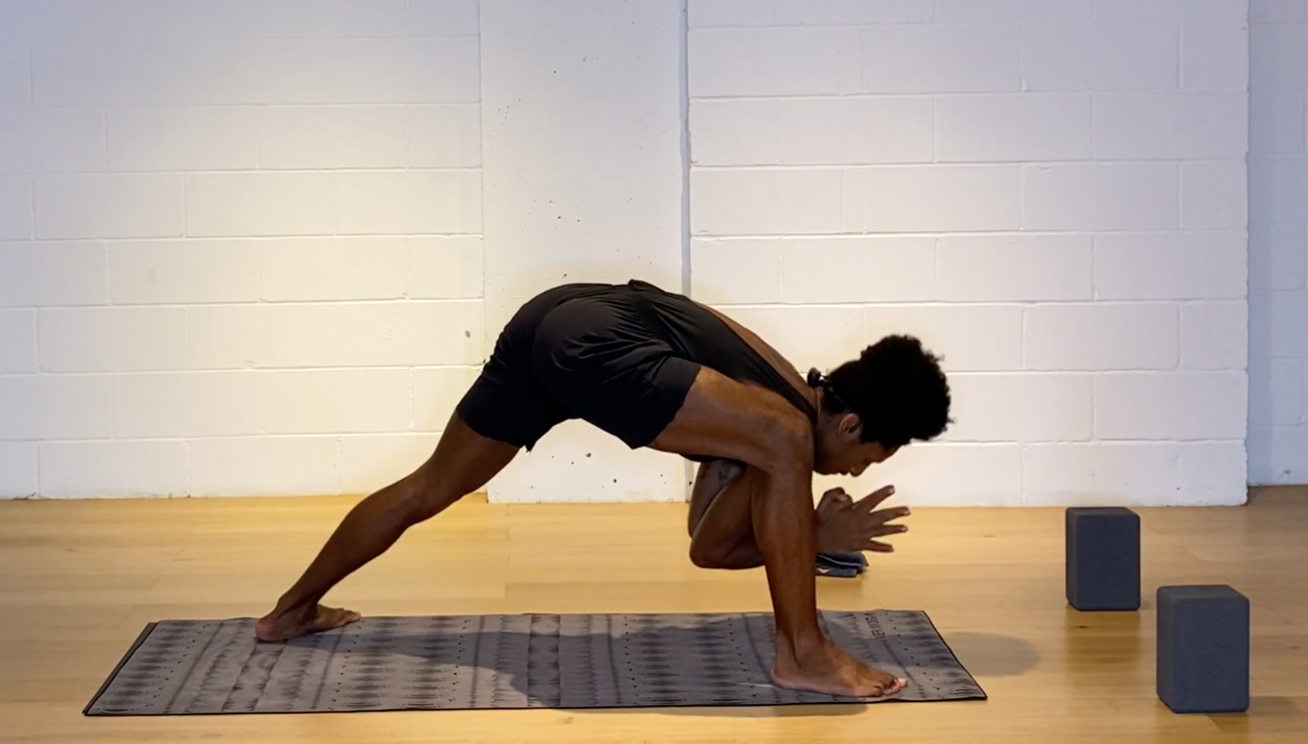 JUST THE FLOWS - GROUNDED > AUGUST