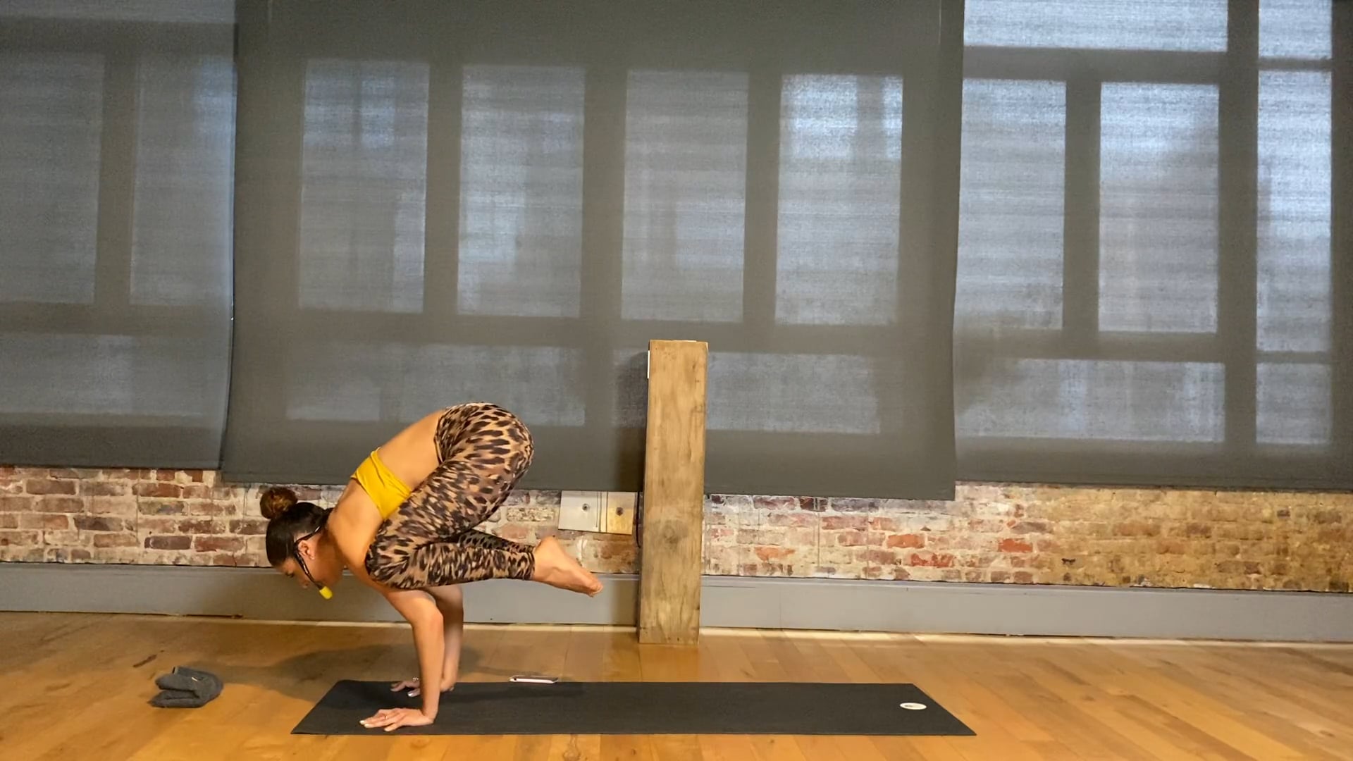 CROW POSE PREP 20 > JEN