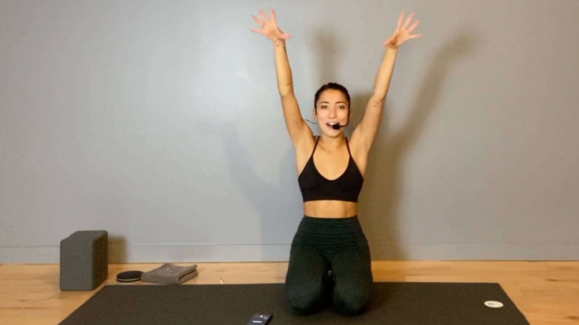 FLOAT - HANDSTAND CONDITIONING 50 > ALYSSA 