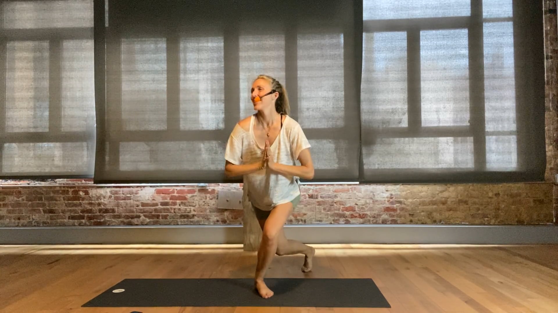 FLOW - FIND YOUR CENTER 60 > BRITT