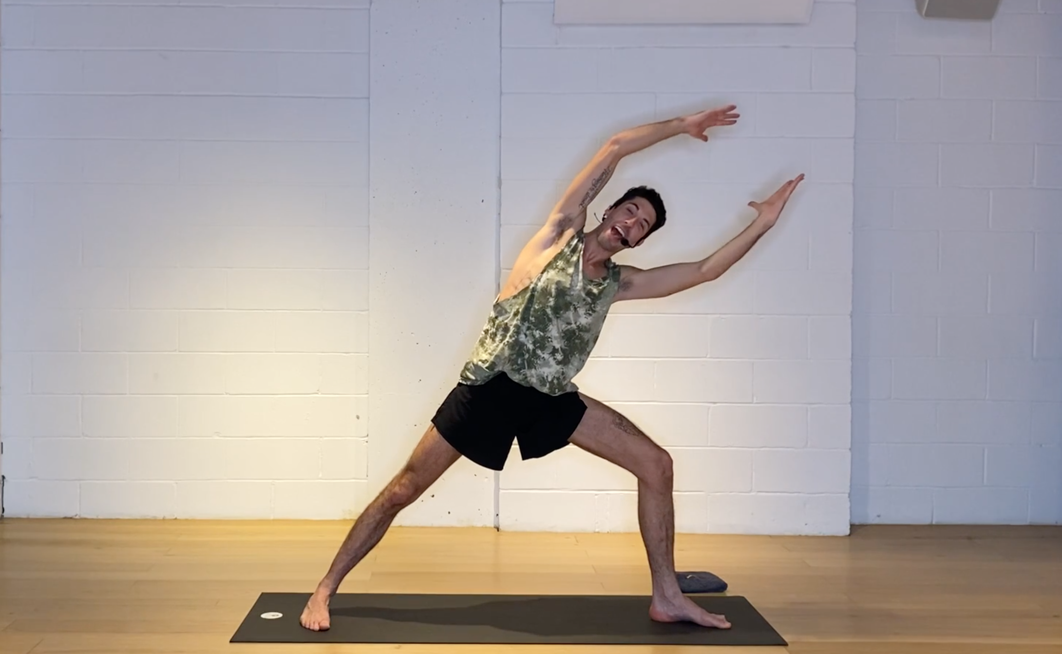 FLOW - MIDDAY MOVEMENT SNACK > RYAN