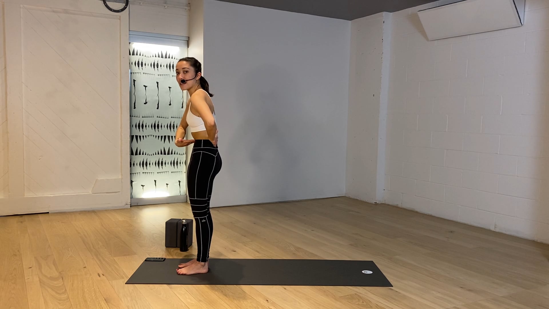 FLOAT > FLOW - HANDSTAND PREP 40 > ALYSSA