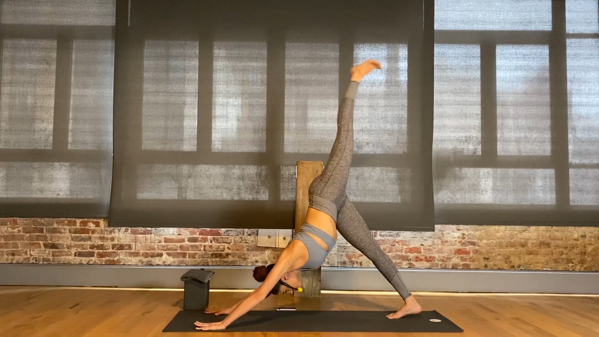 MOVE A LITTLE 20 > JEN