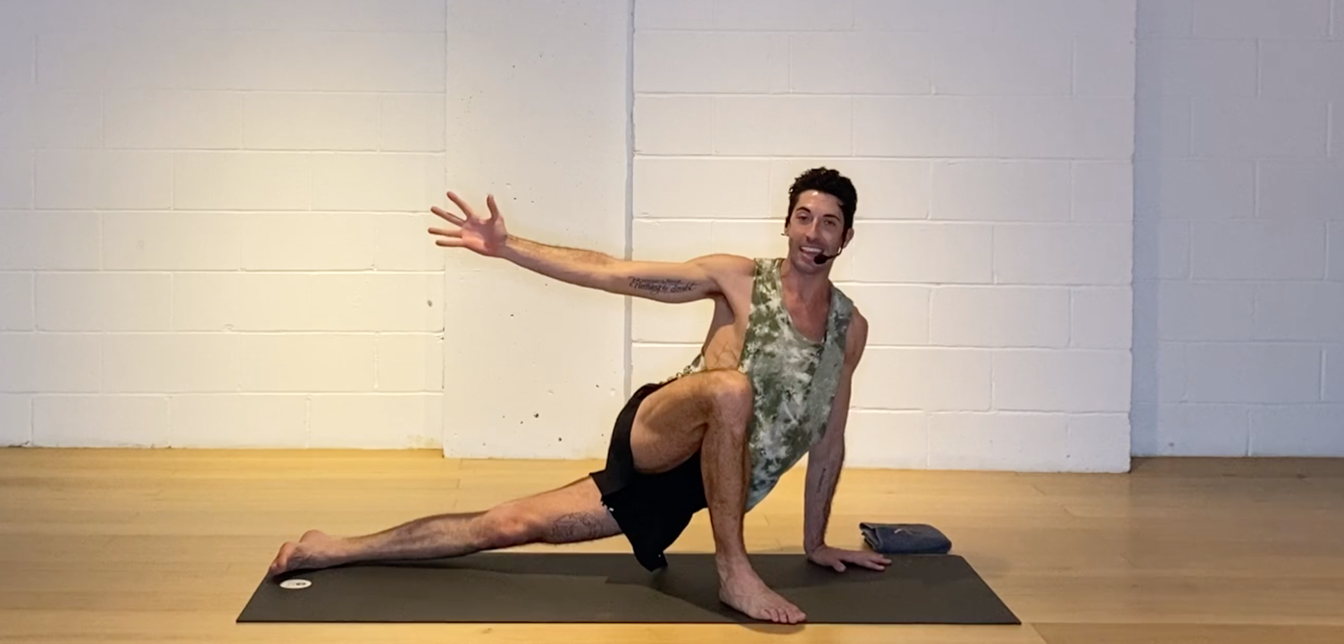 FLOW  - HIPS HIPS HOORAY! > RYAN