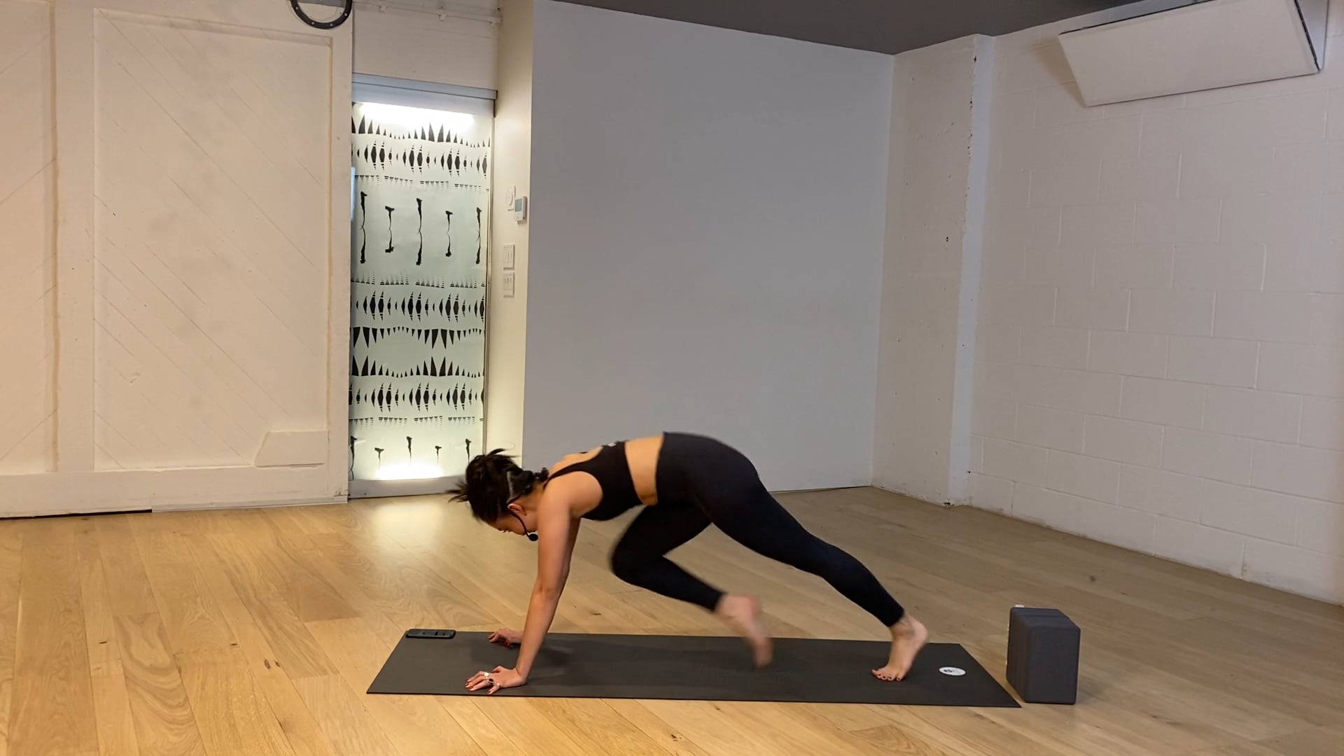 STRENGTH - HIIT 30 > ALYSSA