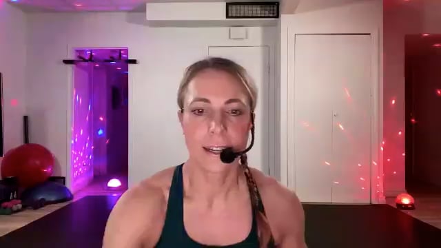 November 1, 2023 - Partyfit®Core with Véro
