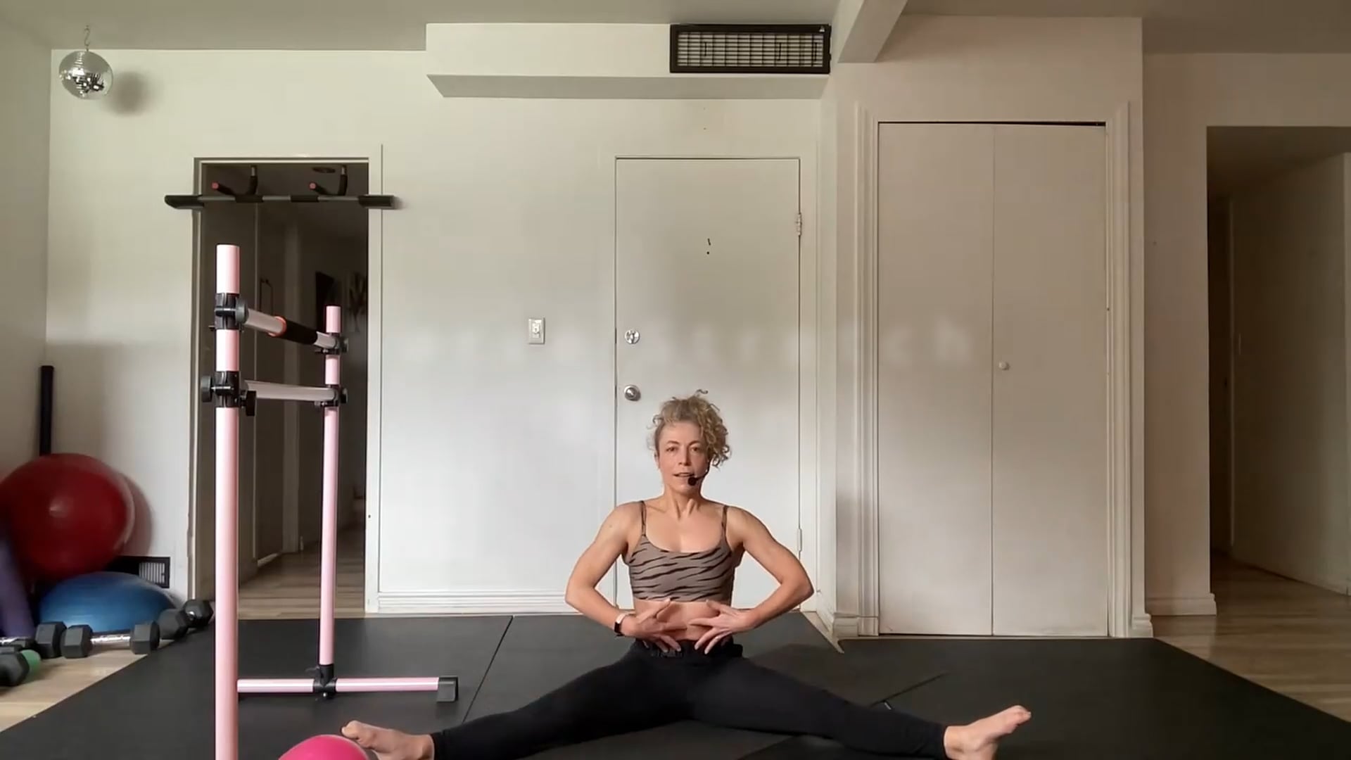 Barre Straddle Stretch - 3 min