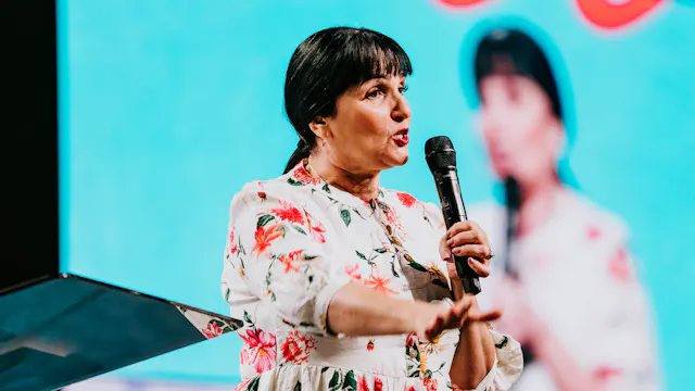 Transmitiendo El Legado - Angelica Perez