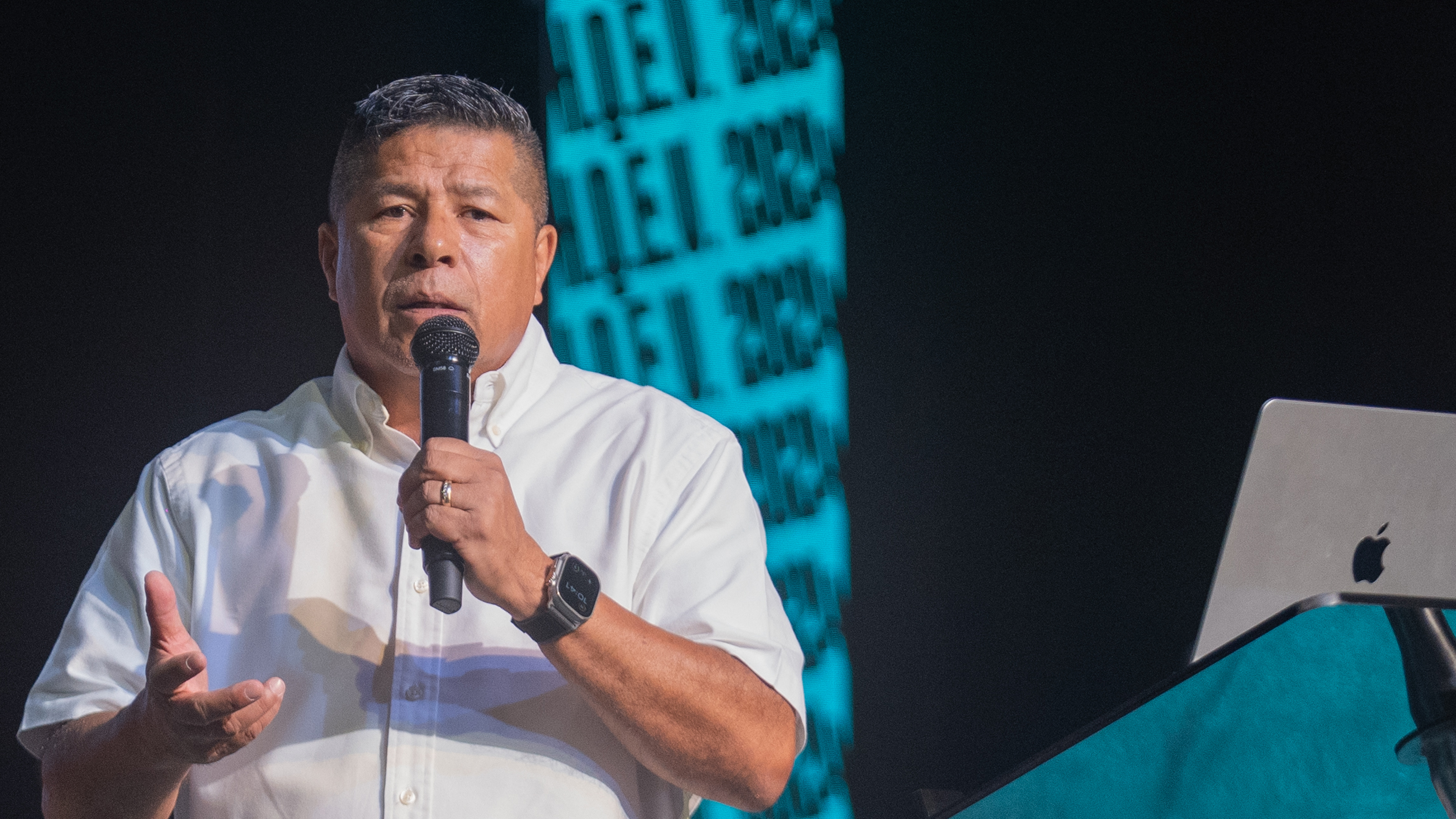 El Poder de una Semilla y La Generosidad - Augie Barajas