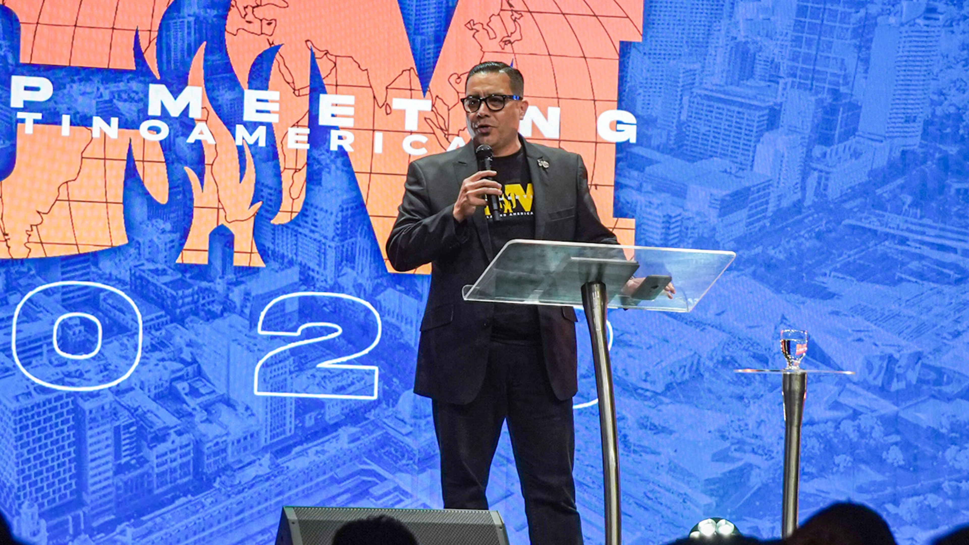 Hijos y Hijas de La Vision - Moe Higareda