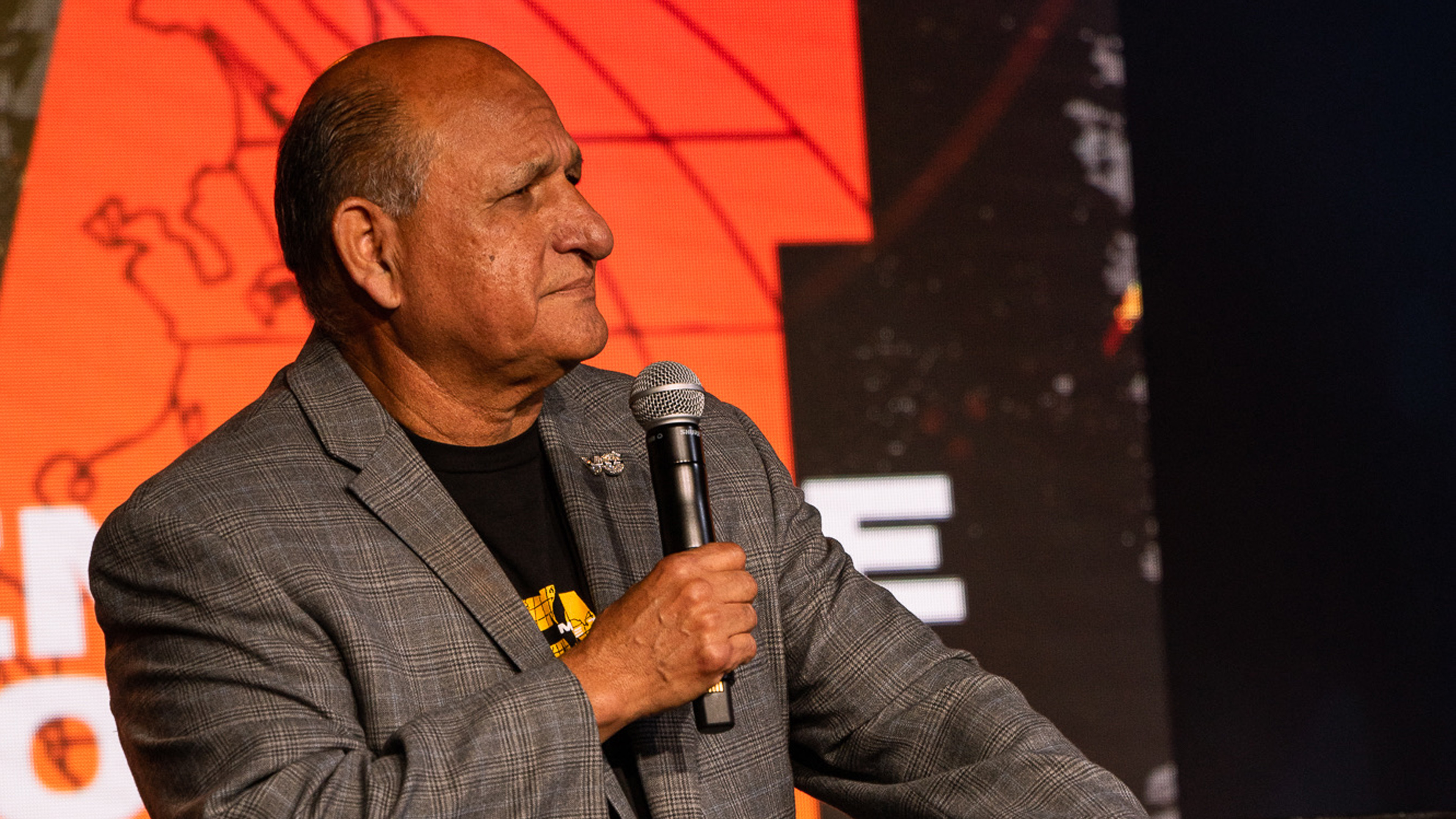 Ronnie De La Mancha - Tomando El Manto