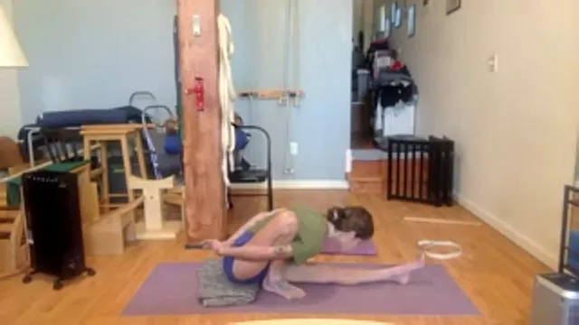 1-12-26 Gulnaaz Yogaclub Seated forward bends, Akarna Dhanurasana and Eka Pada Sirsasana cycle prepare for more advanced poses.