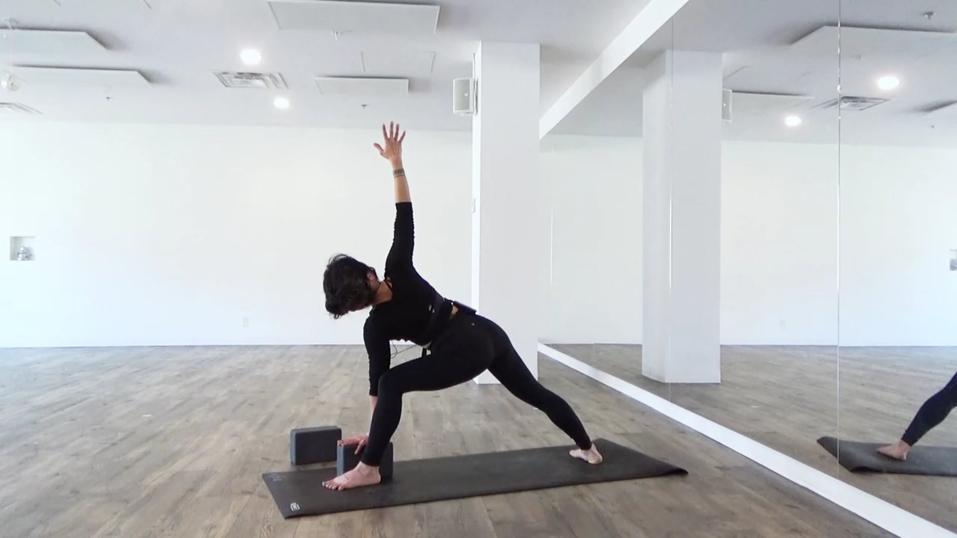 Astavakrasana Trailer