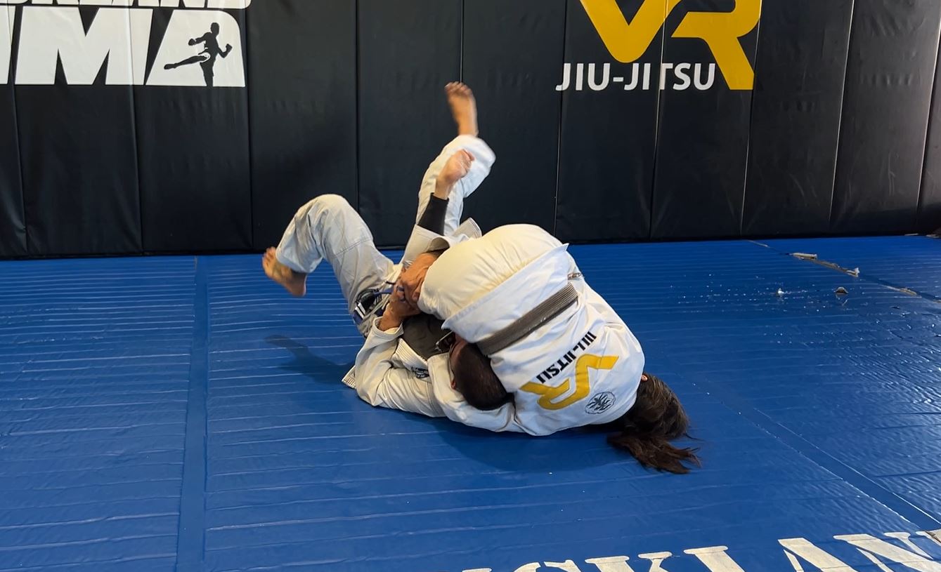 Finishing the Guillotine from Guard when opponent rolls over