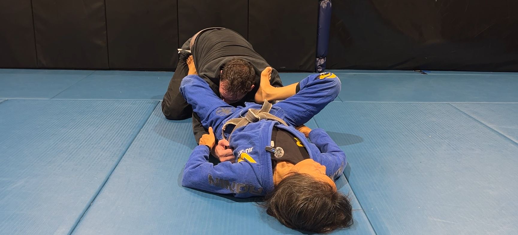 Counter the Double Under Stack Pass with Triangle or Omoplata