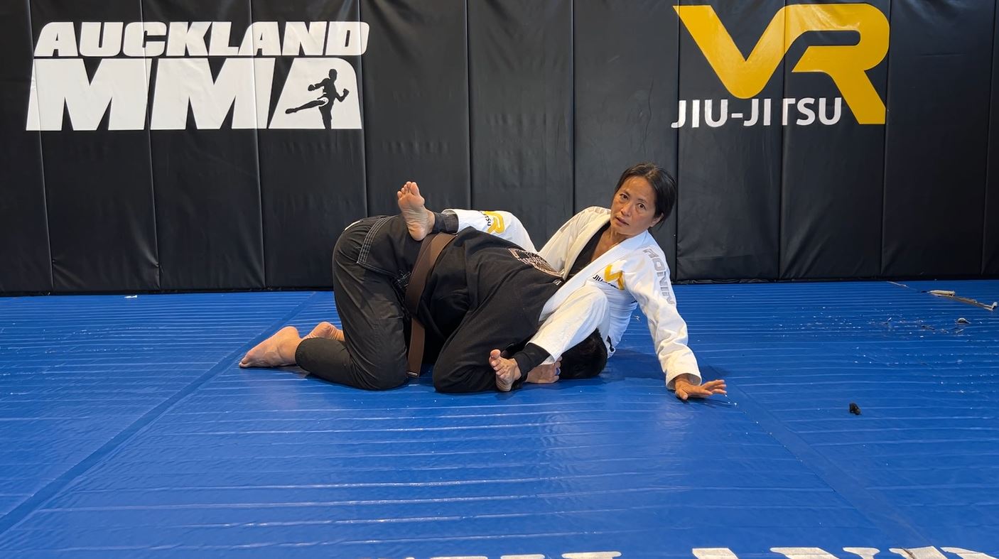 Peruvian Necktie Choke using Lapel