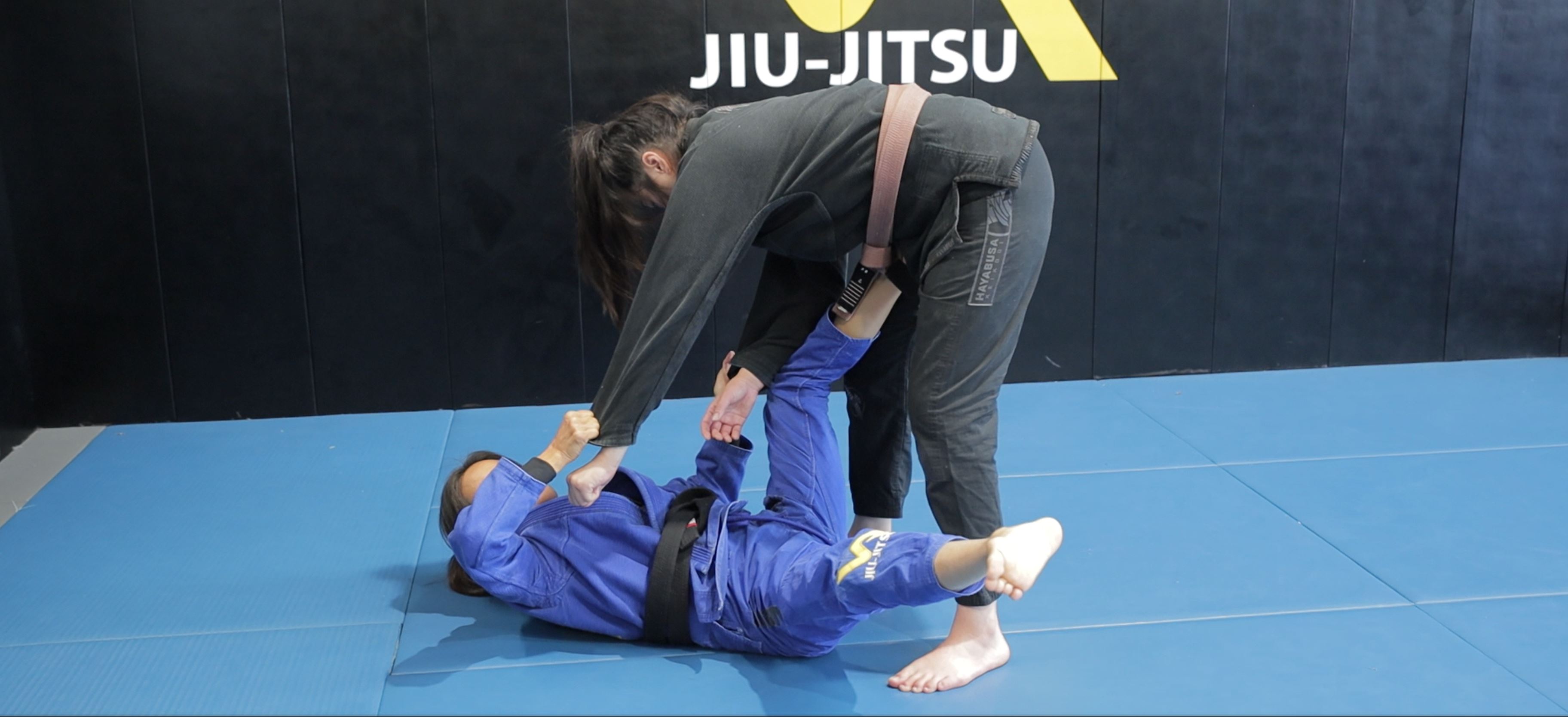 Grip Break of Pants using counter sleeve grip and kick