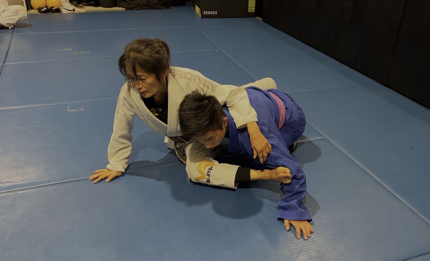 CLASS: Triangle from Collar & Sleeve, Hip Bump, Armbar, North South (25-Jul-24)