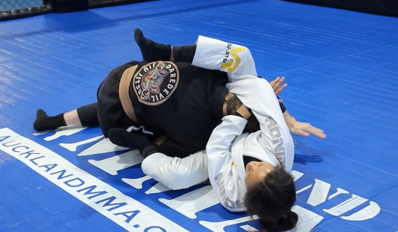 Loop Choke with leg over shoulder