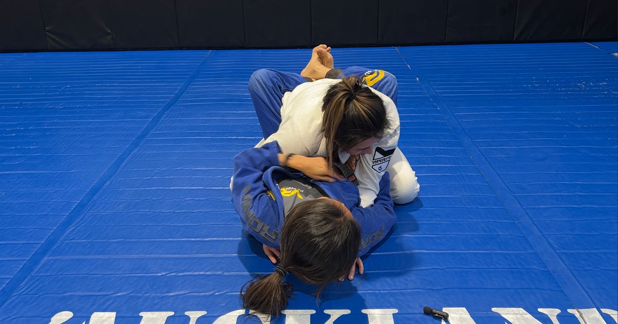 Armpit Americana from Overhook in Closed Guard
