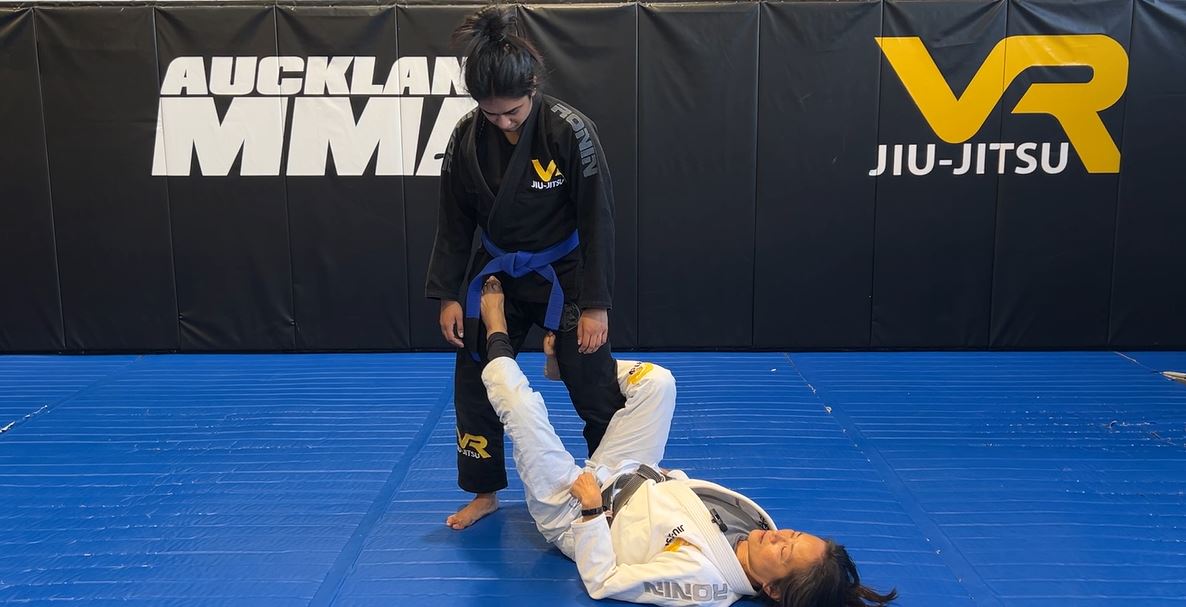 Basic entry to De La Riva guard from open guard