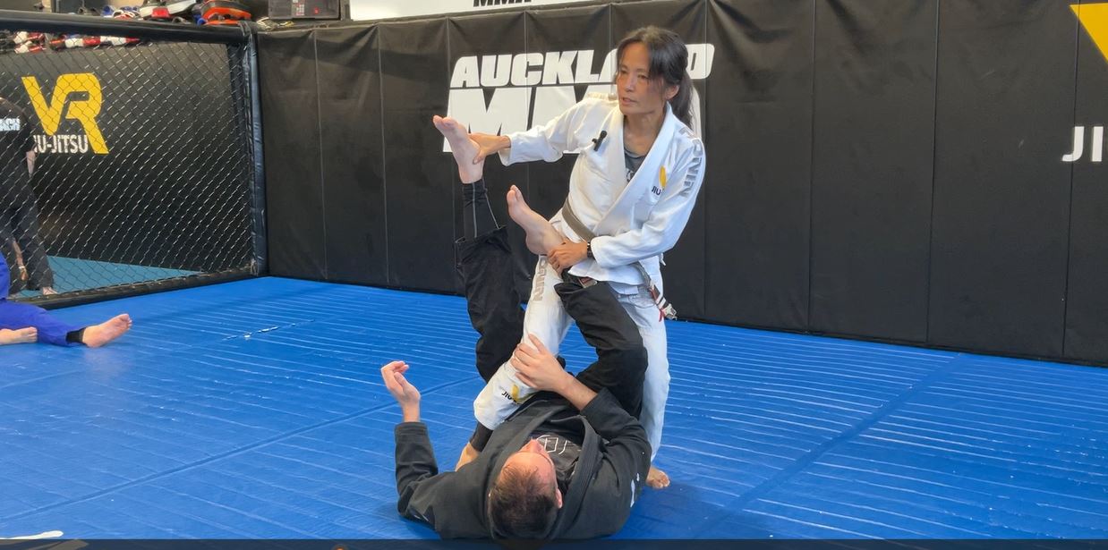 50/50 Escape to Leg Drag