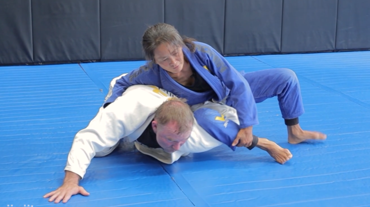Maintaining Omoplata control when opponent postures