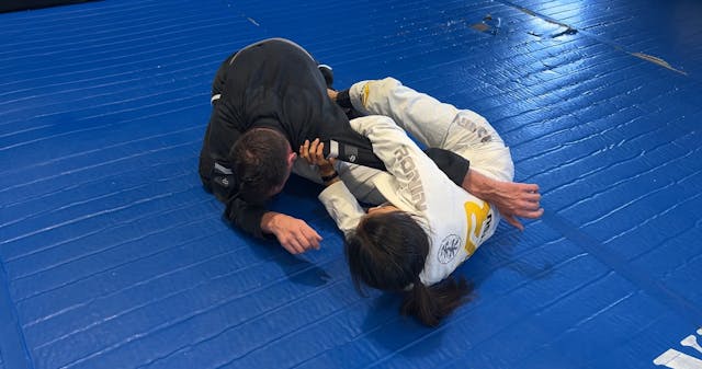 Cutting Armbar from grip break in clo...