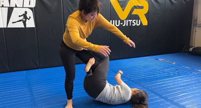 SLX to Butterfly Ashi Sweep to Footlock