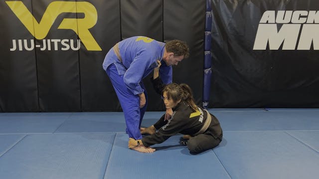 CLASS: Stiff Arm & Sweeps using Cross Collar Grip from Seated Guard (7-Nov-24)