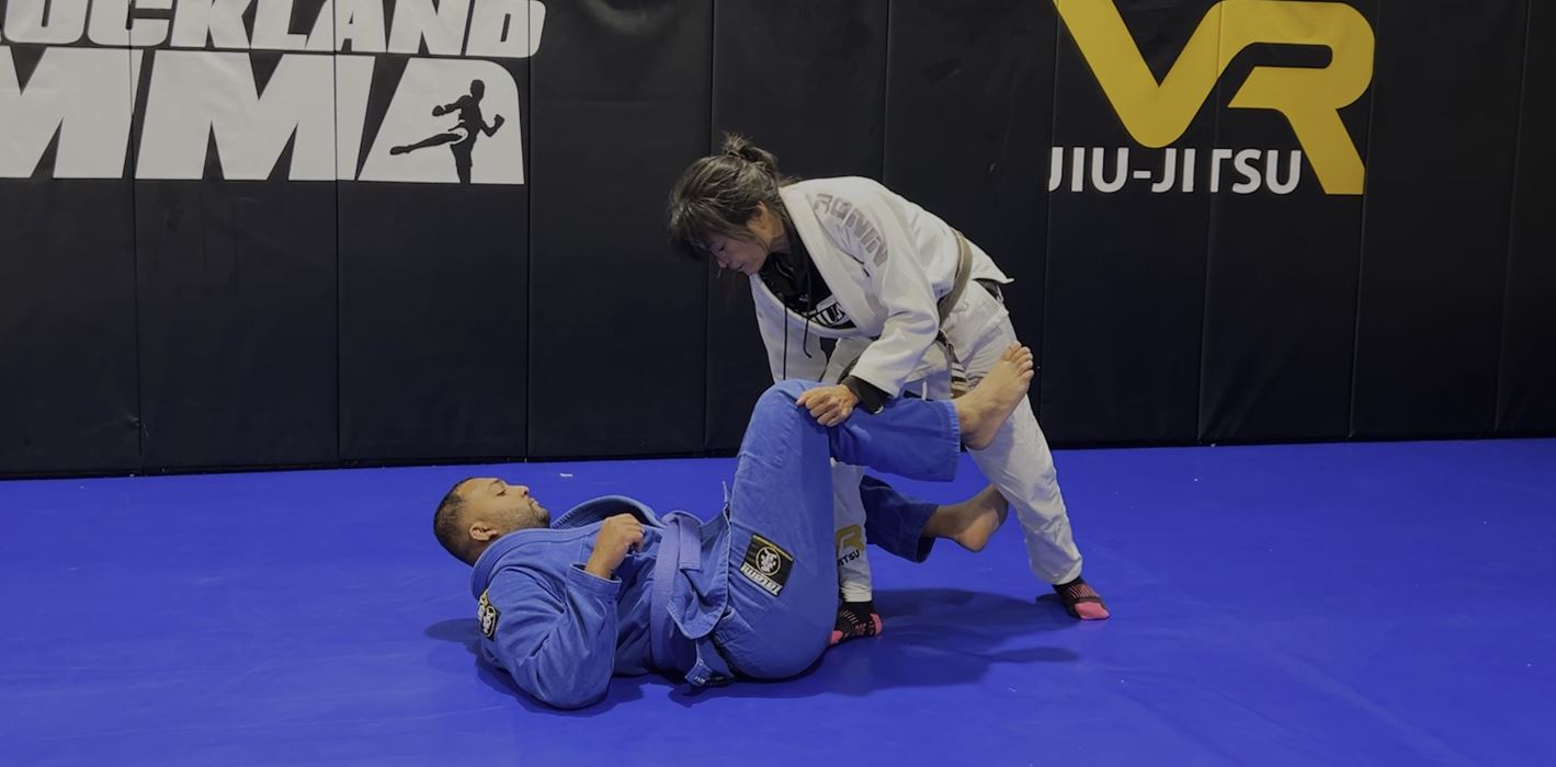 Breaking down De La Riva (DLR) Guard to complete X Pass to Knee Ride