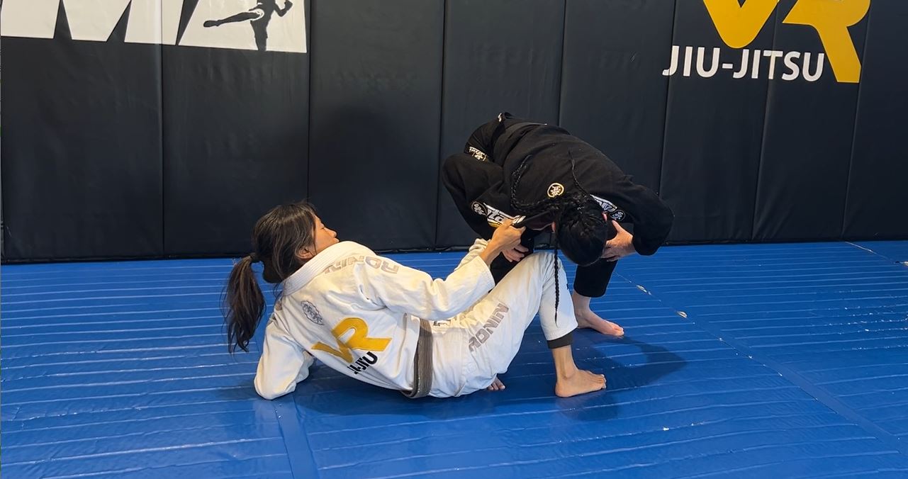 Deep De La Riva Back Sweep to Mount