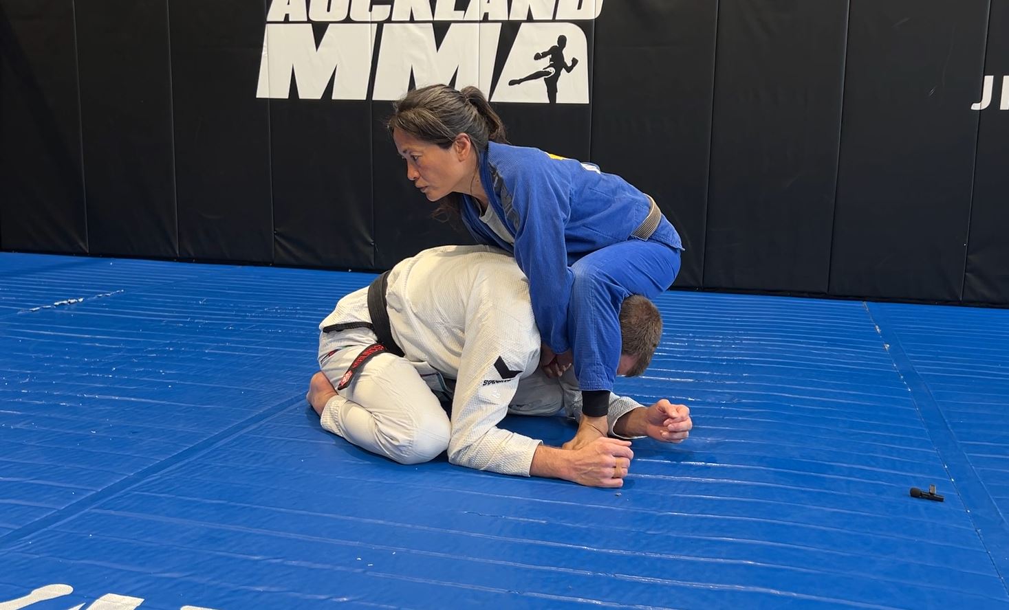 Peruvian Necktie Choke details for leg over head