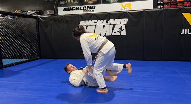 CLASS: Passing the Butterfly Guard (2...