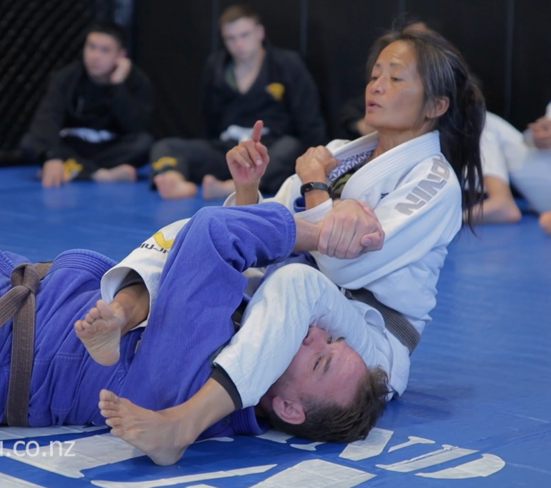 Crucial details of Hitchhiker's armbar escape