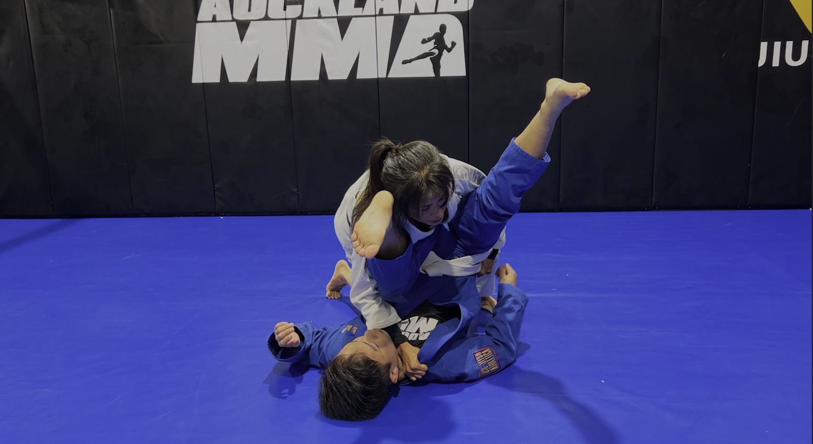 Paper Cutter Choke from Double Under Stack Pass