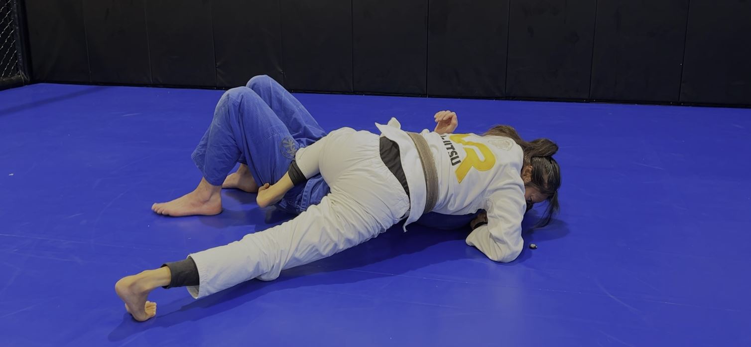 Arm Triangle Choke from Side Control and tightening in kneeride or mount