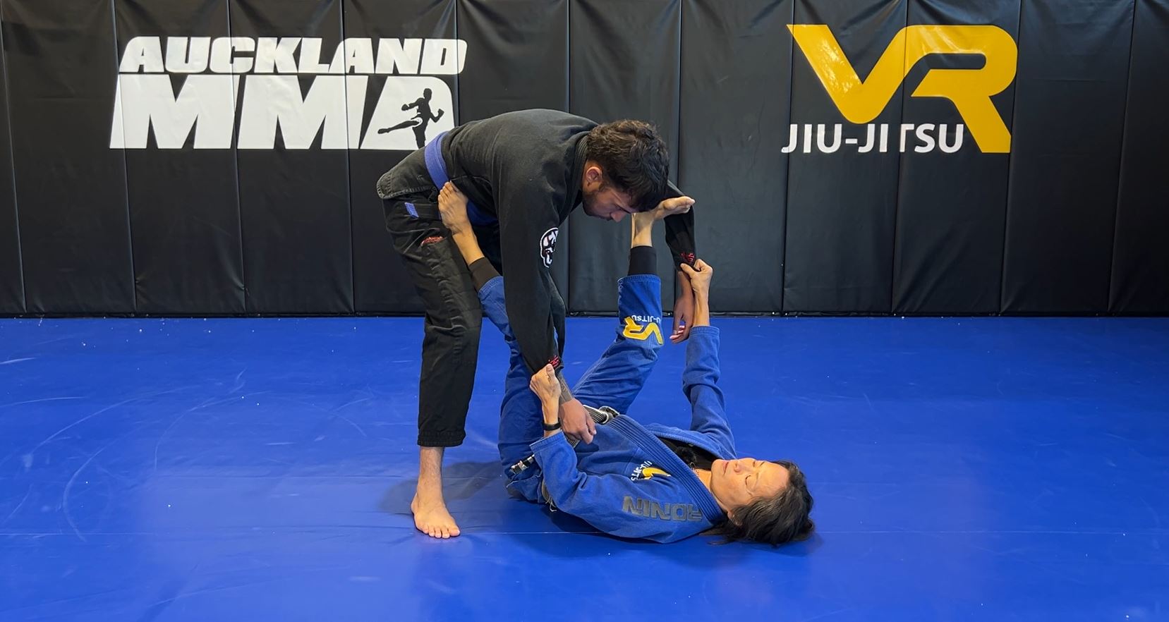 Retaining Spider Guard from Opponent's control of your legs