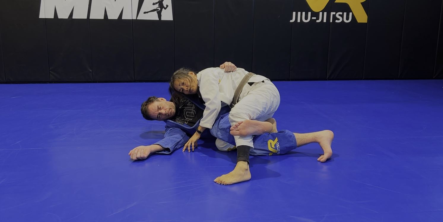 Smash Pass (Folding Pass) on Butterfly guard with Leg Weave option